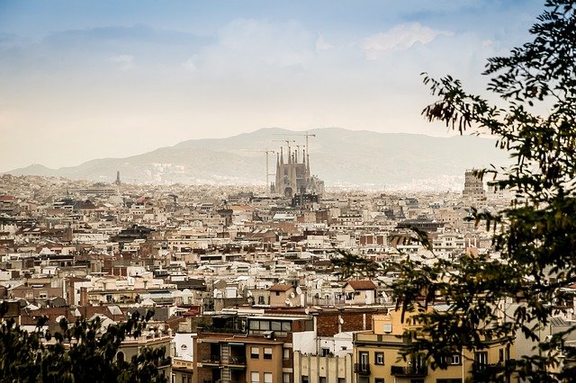 Estudiar medicina en Barcelona: universidades, costes, requisitos y más